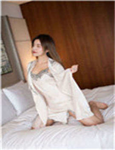 伊丽莎·施莱辛格：去掉面纱